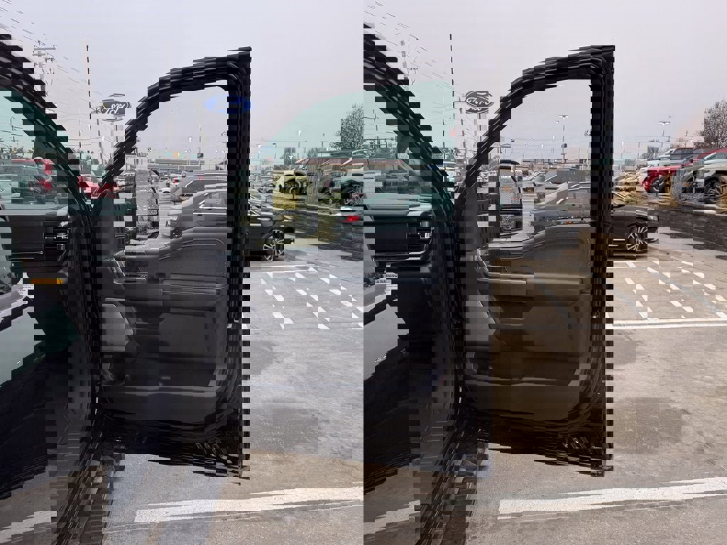 New 2026 Ford F250 Lariat w/ Black Appearance Package image 19