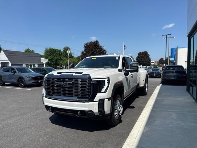 Used 2024 GMC Sierra 3500 Denali Ultimate AWD/4WD image 6