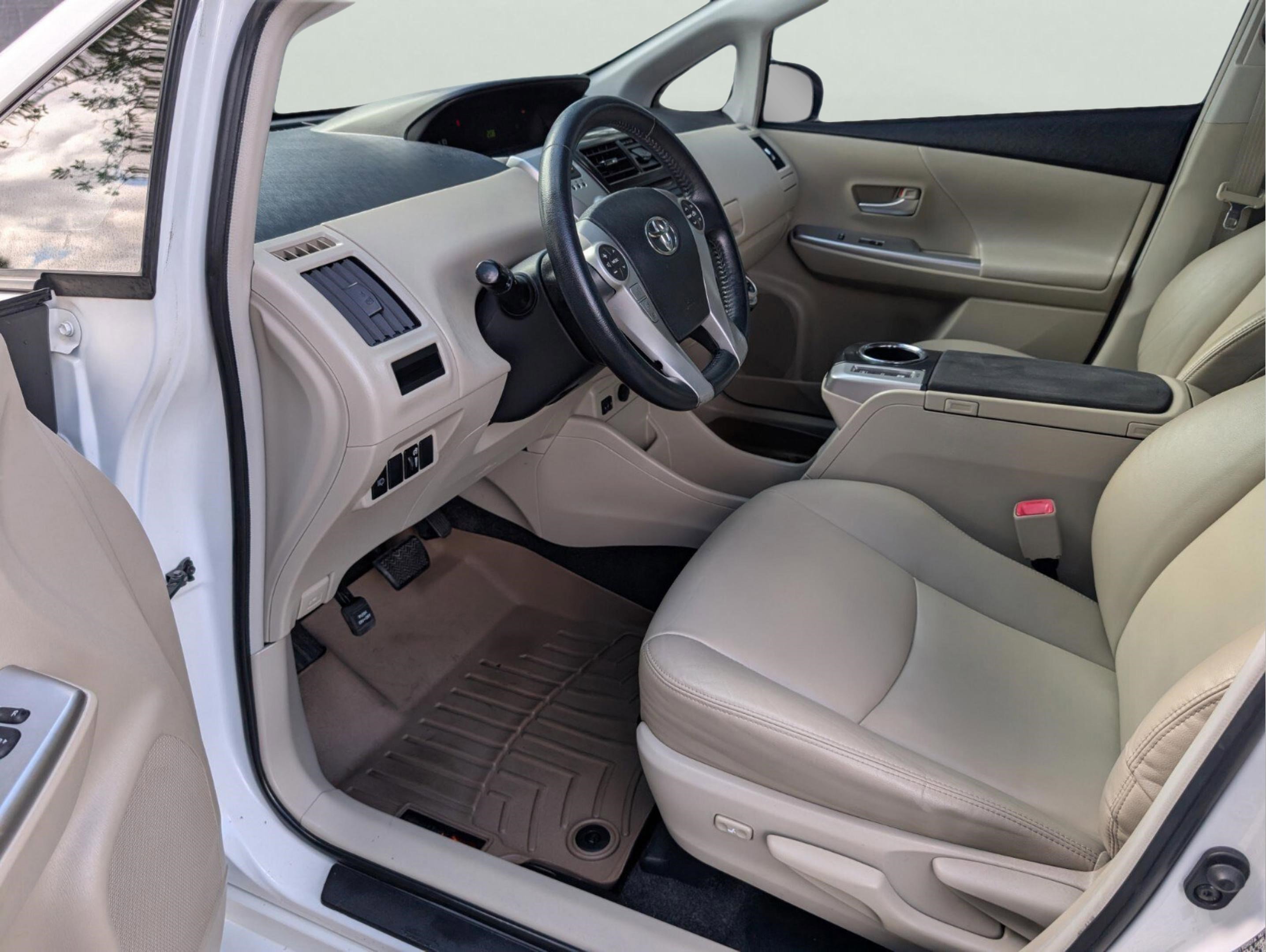 Used 2013 Toyota Prius V Five image 32