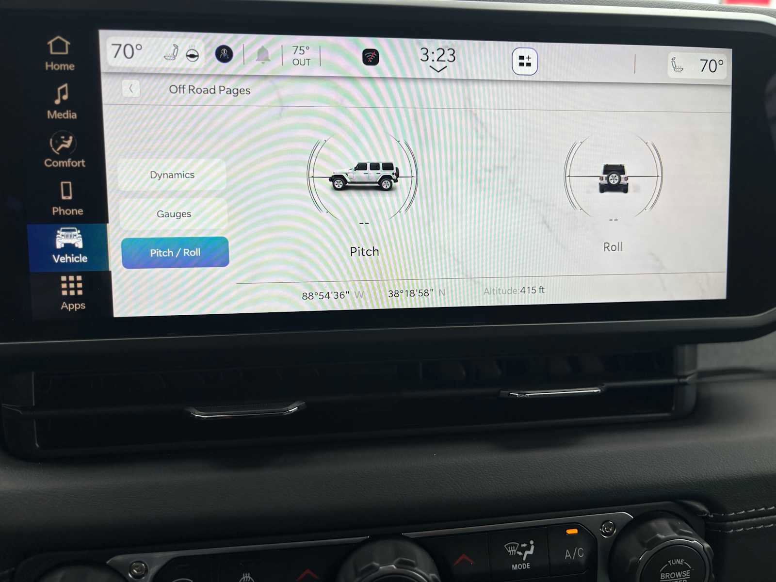 Used 2025 Jeep Wrangler Sahara image 32