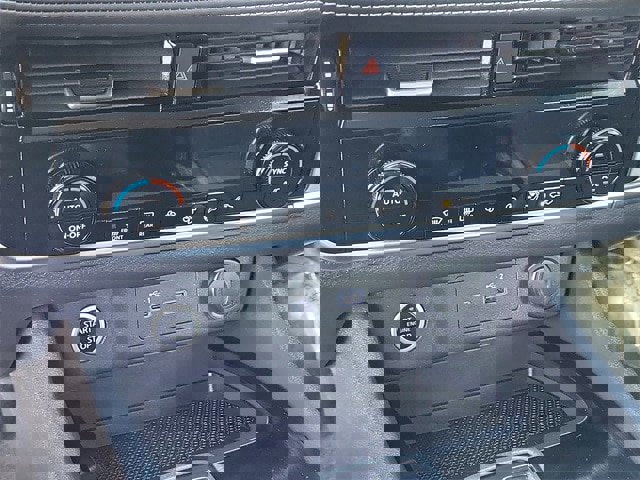 Used 2022 Nissan Rogue SV image 17