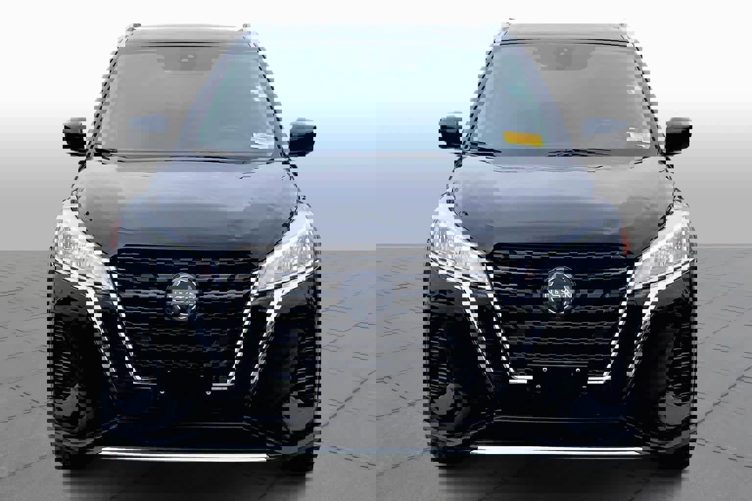 Used 2023 Nissan Kicks SV image 3