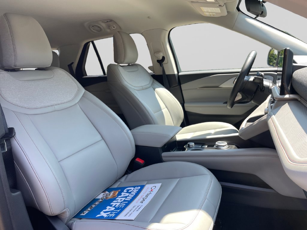 Used 2026 Ford Explorer Active AWD/4WD image 11