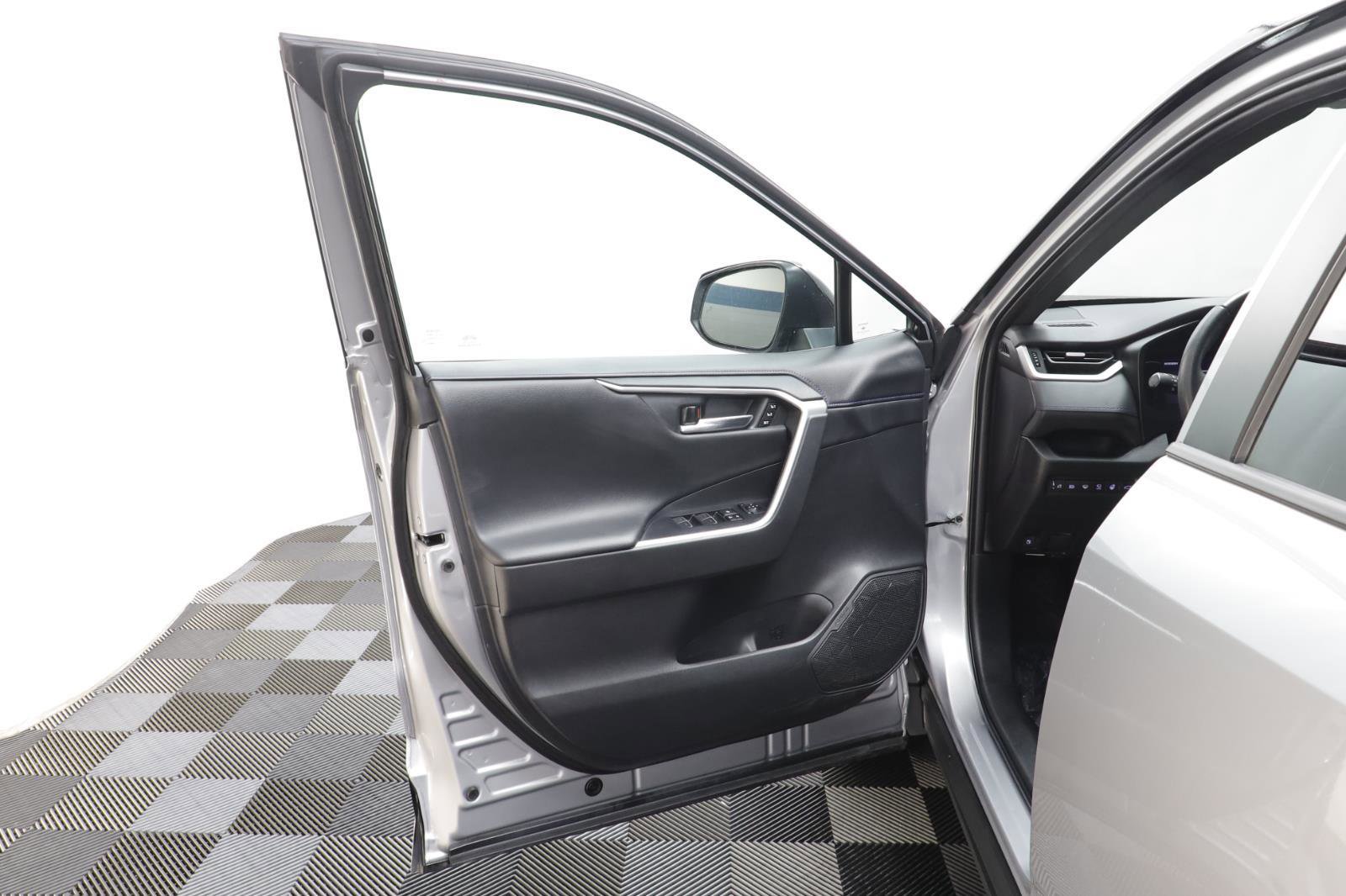 Used 2022 Toyota RAV4 XSE image 5