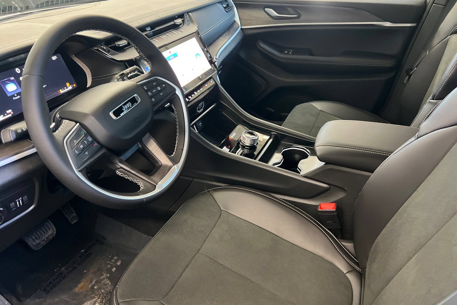New 2026 Jeep Grand Cherokee Altitude AWD/4WD image 9