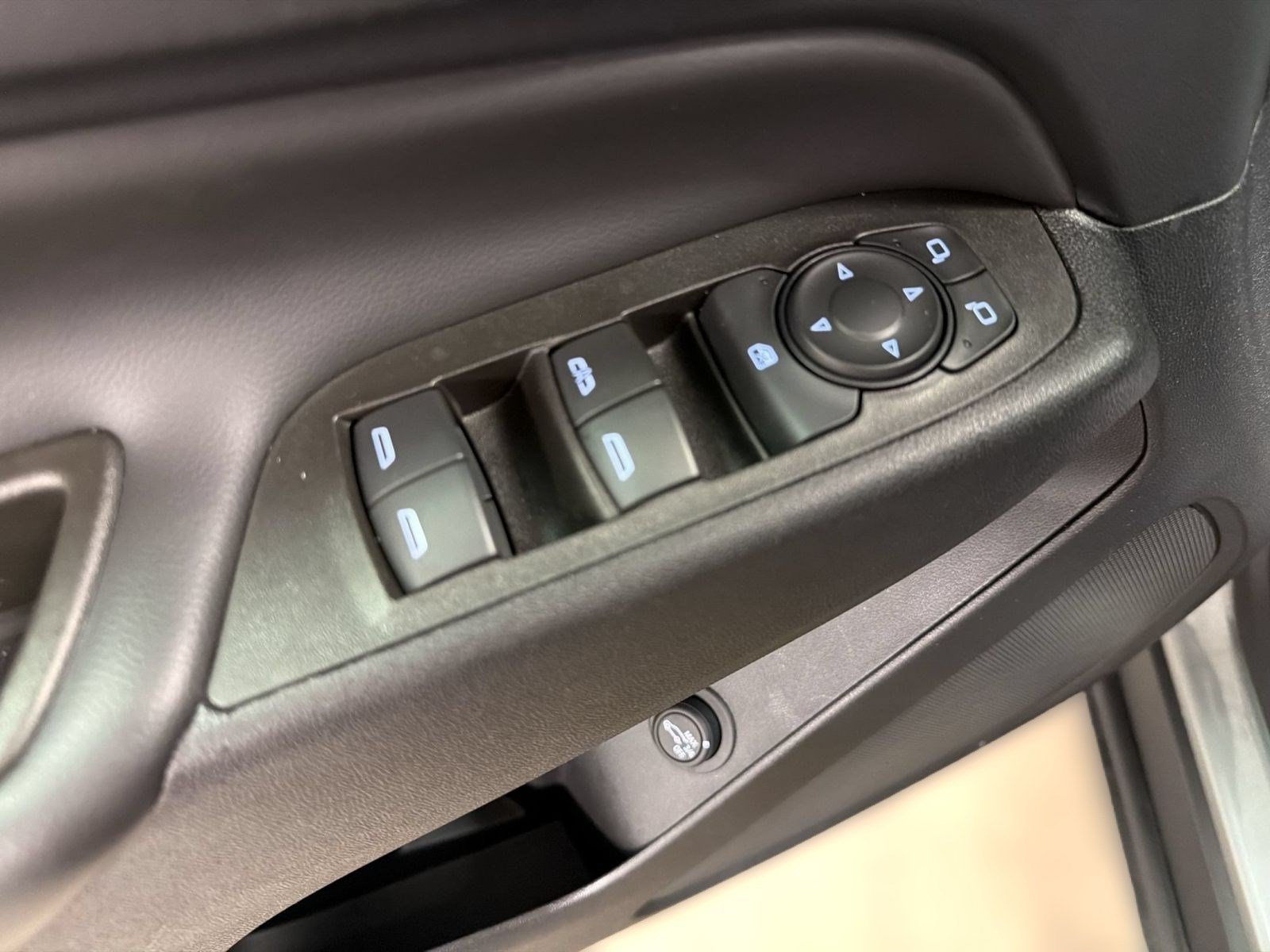 Used 2023 Chevrolet Equinox LT FWD image 13