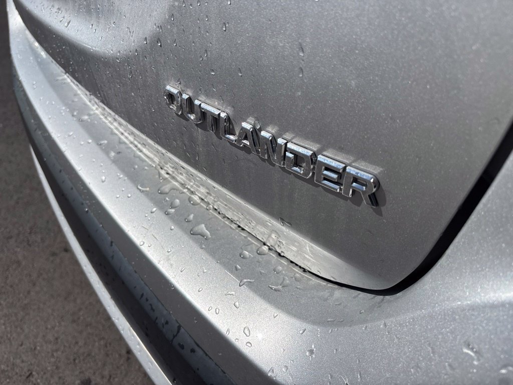 Used 2018 Mitsubishi Outlander ES AWD/4WD image 11