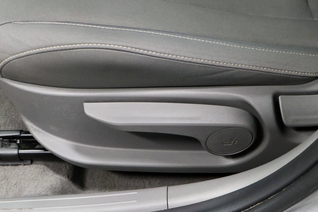 Certified 2025 Hyundai Elantra SEL image 27