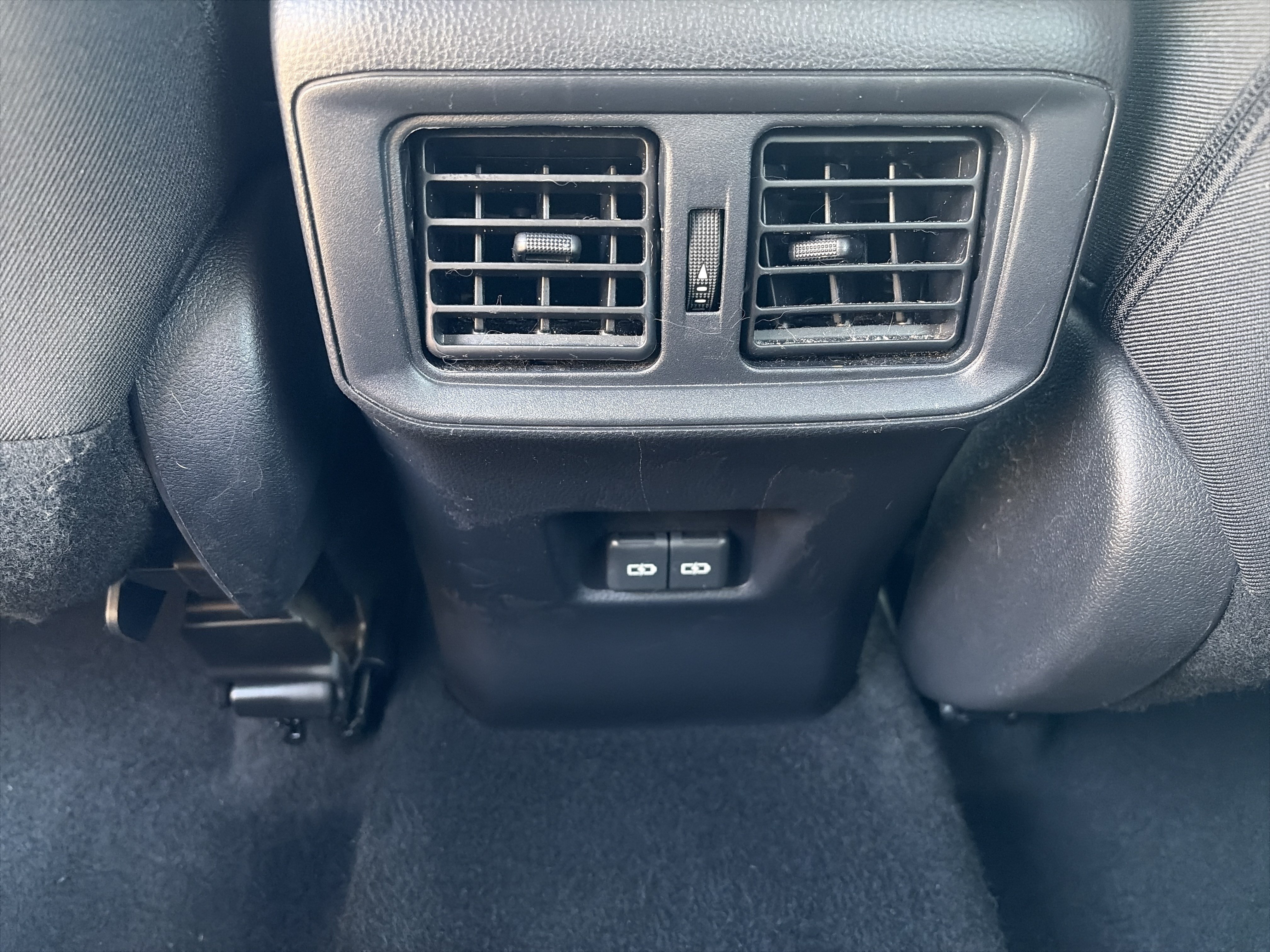 Used 2025 Toyota RAV4 XLE AWD/4WD image 29