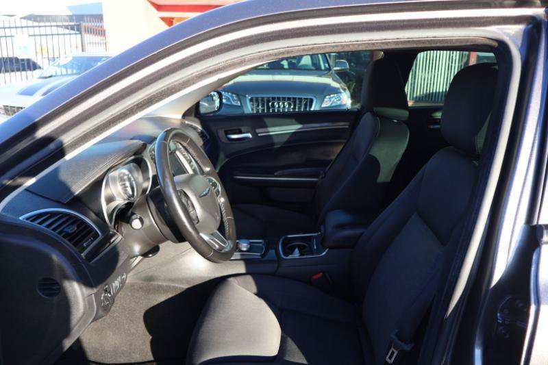 Used 2022 Chrysler 300 Touring w/ Sport Appearance Package RWD image 9