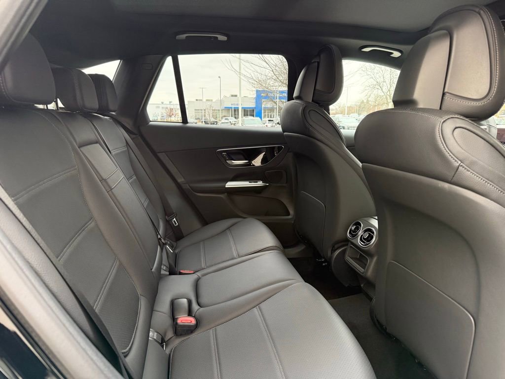 Used 2026 Mercedes-Benz GLC 300 4MATIC image 32