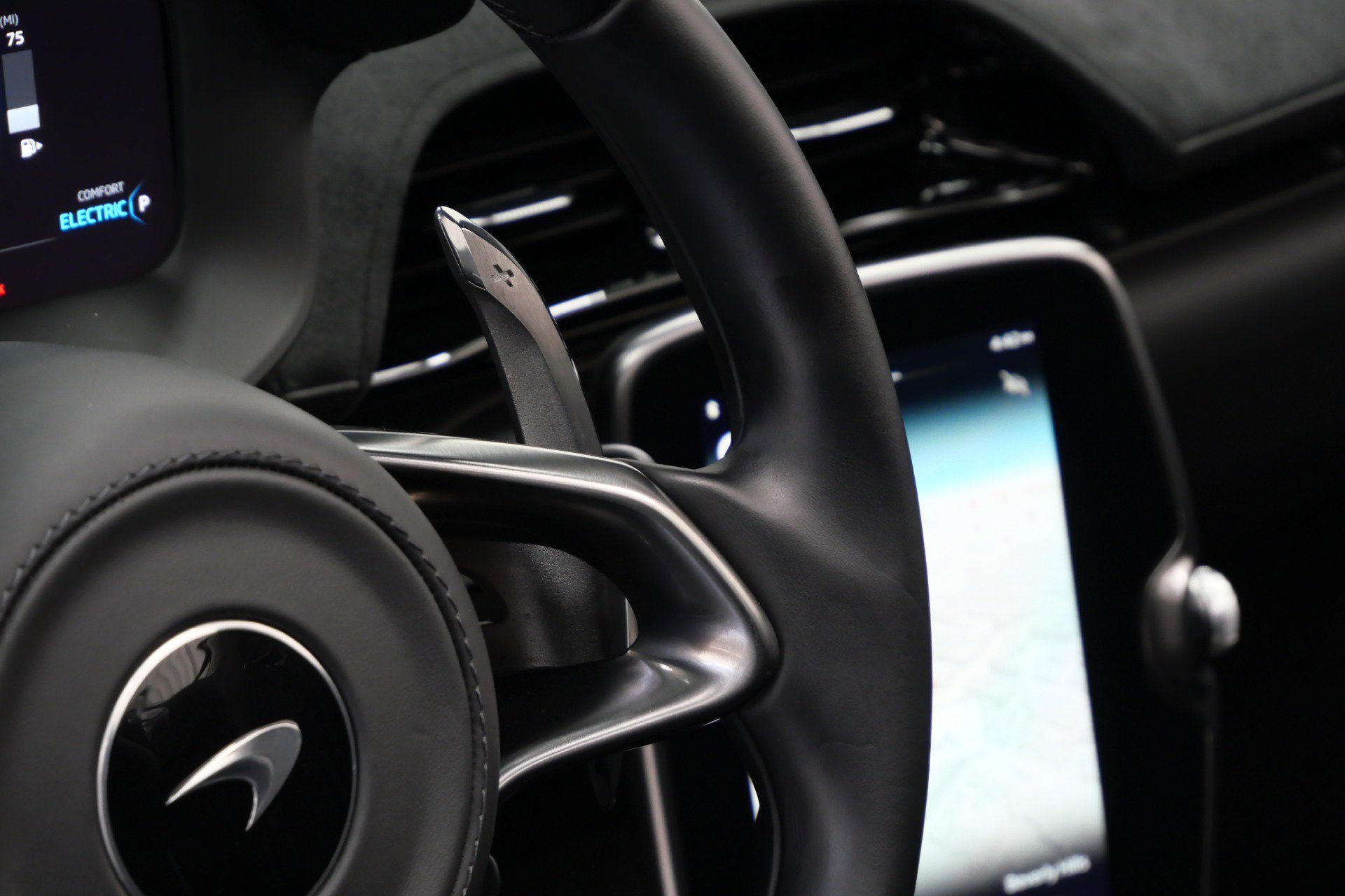 Used 2025 McLaren Artura Spider image 24