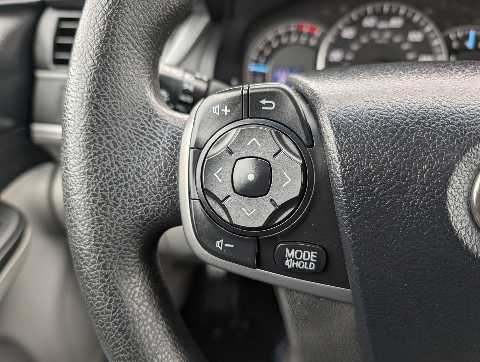 Used 2013 Toyota Camry LE image 24