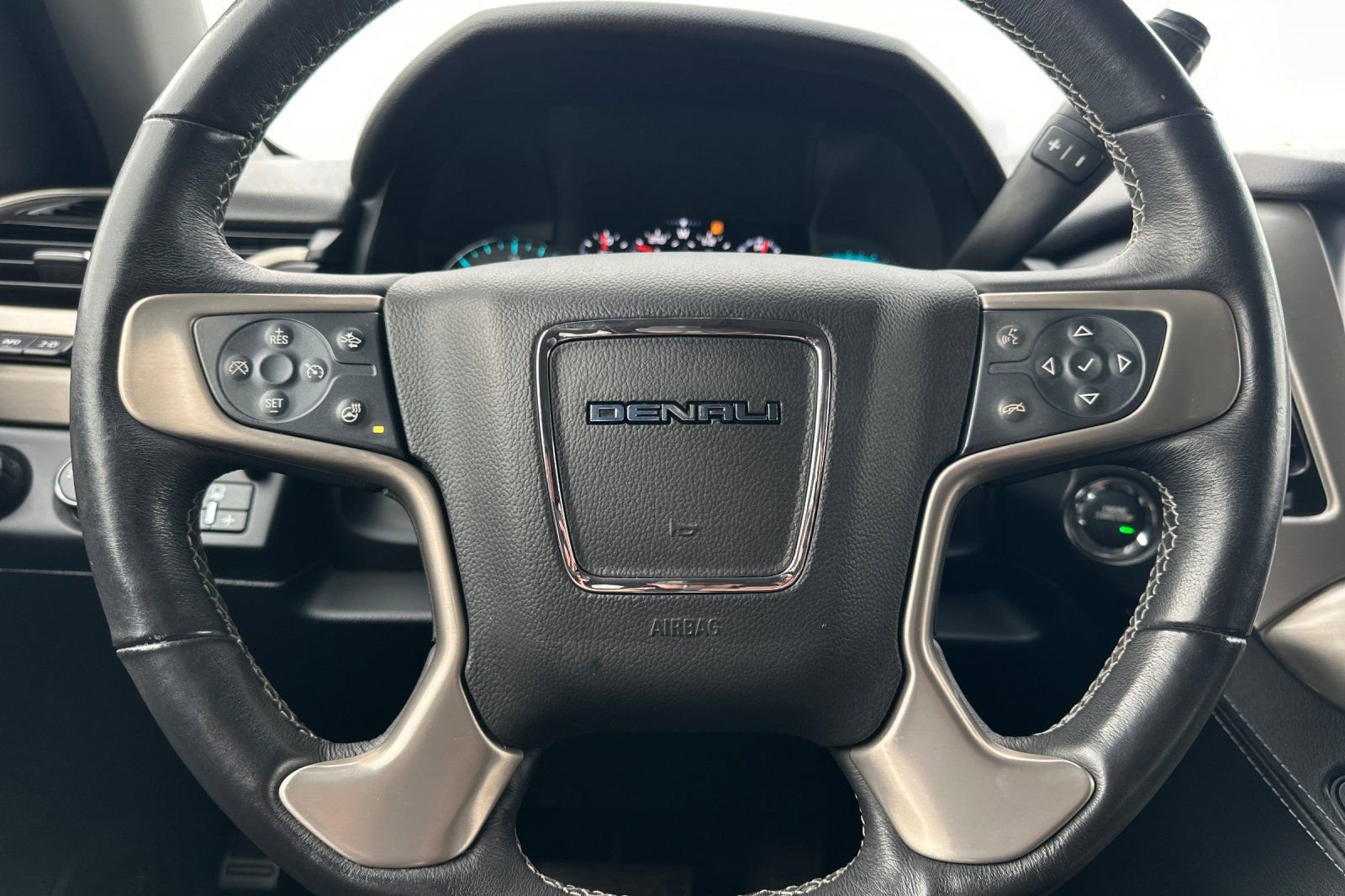 Used 2018 GMC Yukon Denali w/ Open Road Package image 24