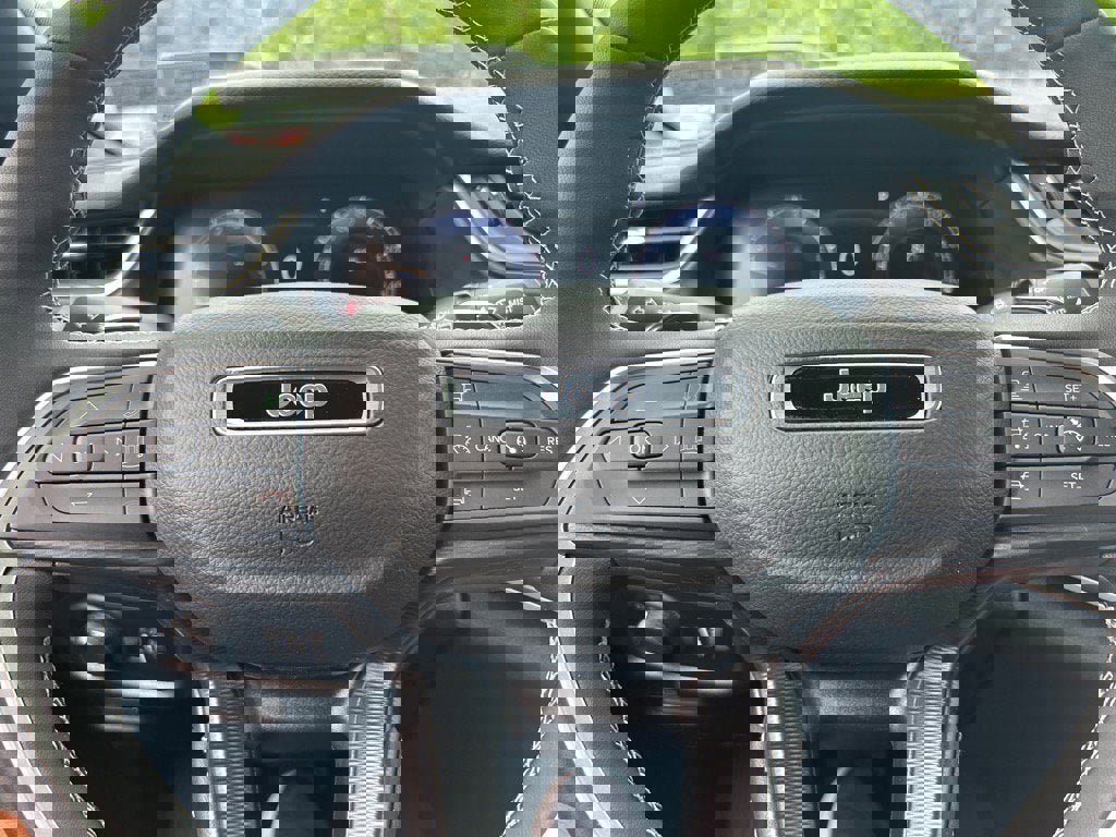 New 2025 Jeep Grand Cherokee 4WD image 15