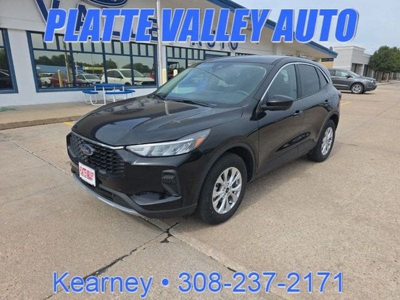 Used 2023 Ford Escape Active w/ Tech Pack #2 AWD/4WD image 1