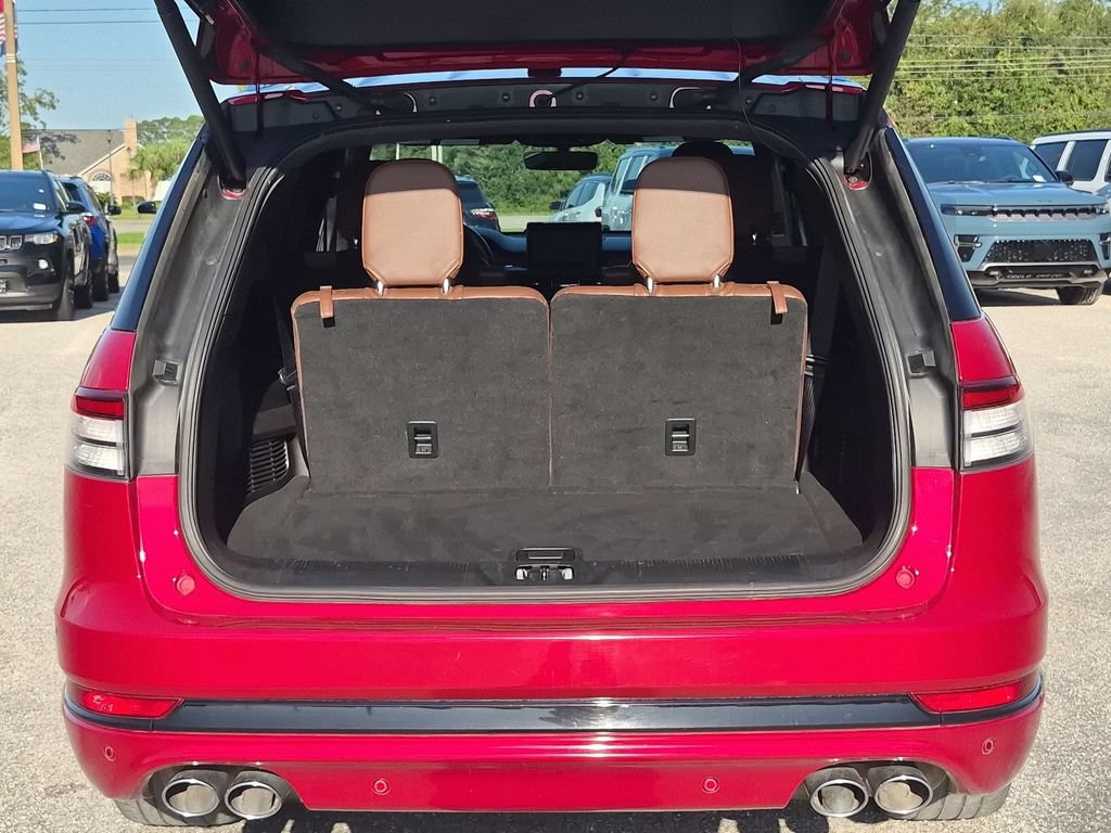 Used 2021 Lincoln Aviator Grand Touring w/ Elements Package Plus AWD/4WD image 29