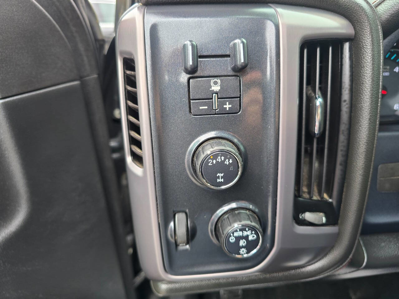 Used 2018 GMC Sierra 2500 SLT w/ All Terrain HD Package image 25