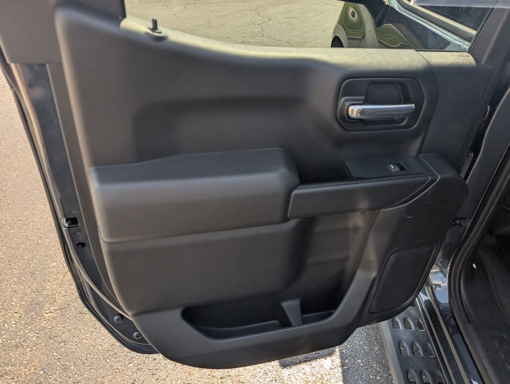 Used 2019 Chevrolet Silverado 1500 Custom w/ Custom Convenience Package AWD/4WD image 10