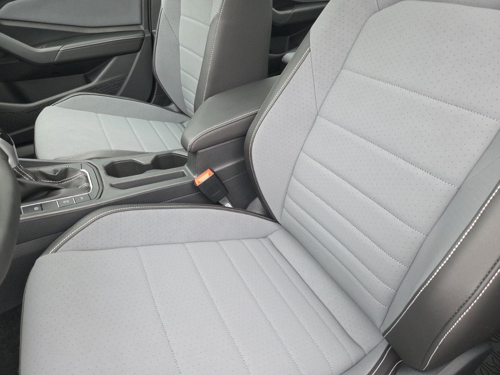 New 2027 Volkswagen Jetta SE FWD image 17