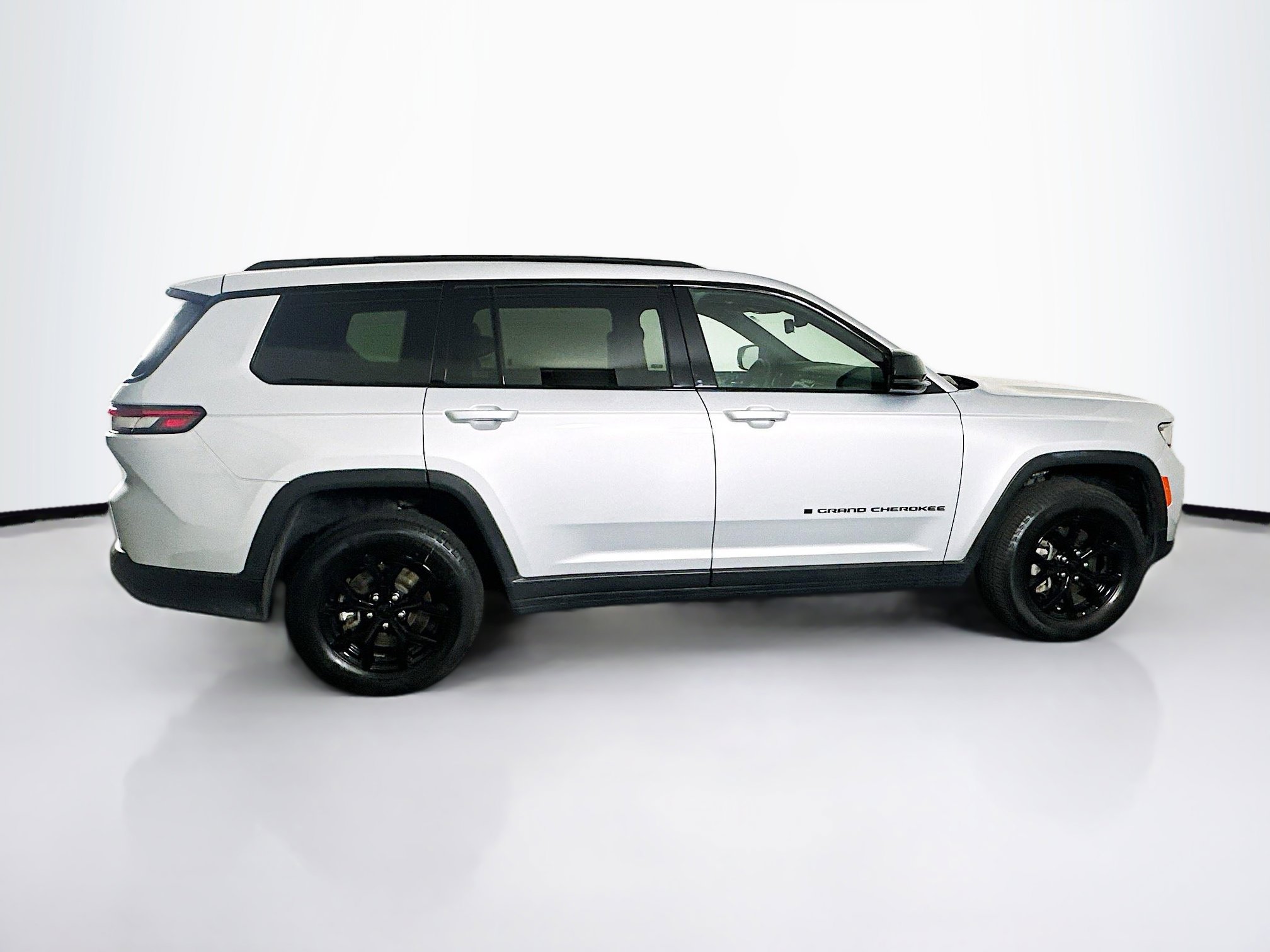 Used 2024 Jeep Grand Cherokee L Altitude image 10
