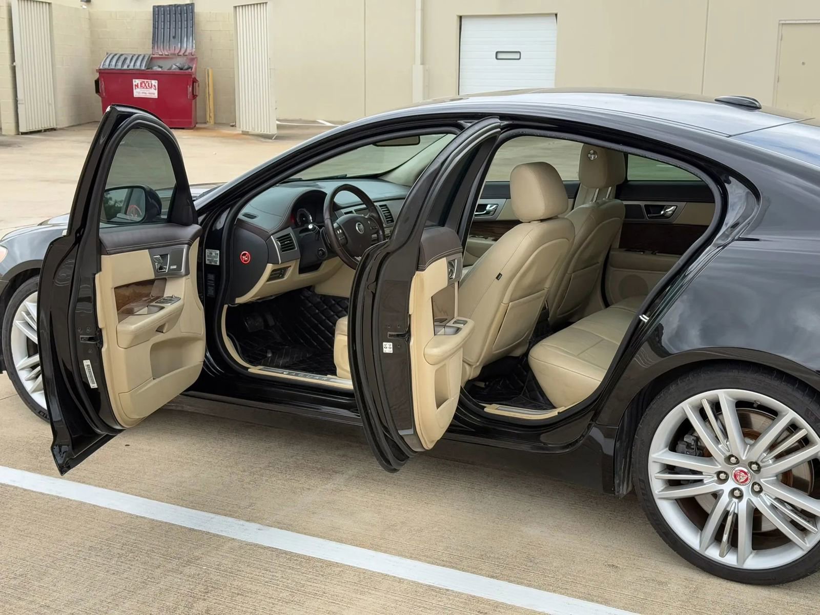 Used 2011 Jaguar XF Supercharged RWD image 9