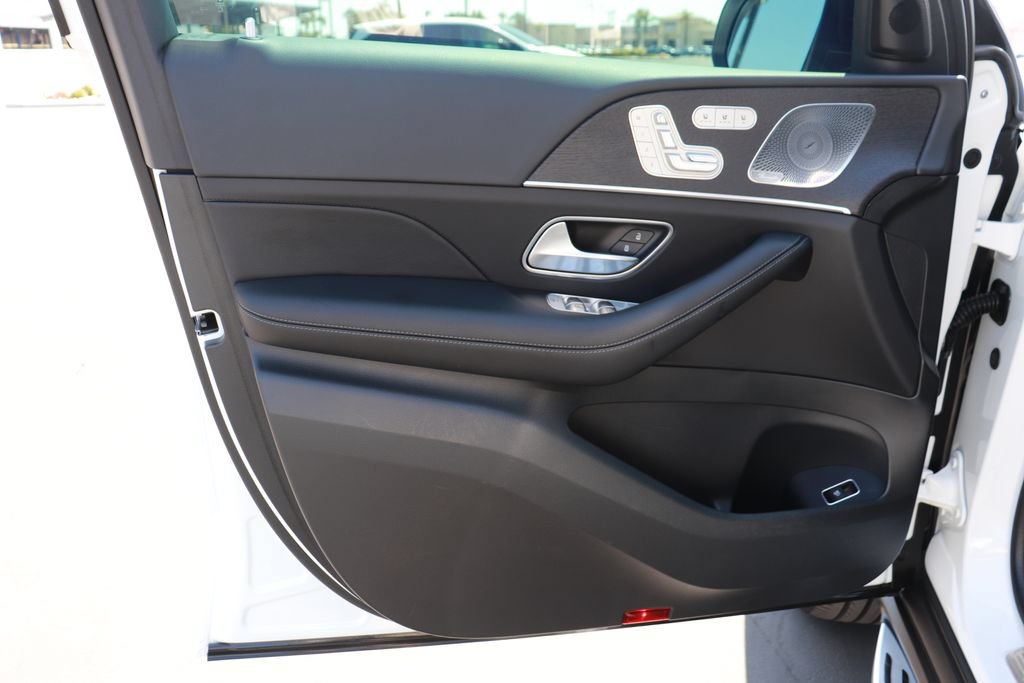 Used 2025 Mercedes-Benz GLS 450 4MATIC image 10