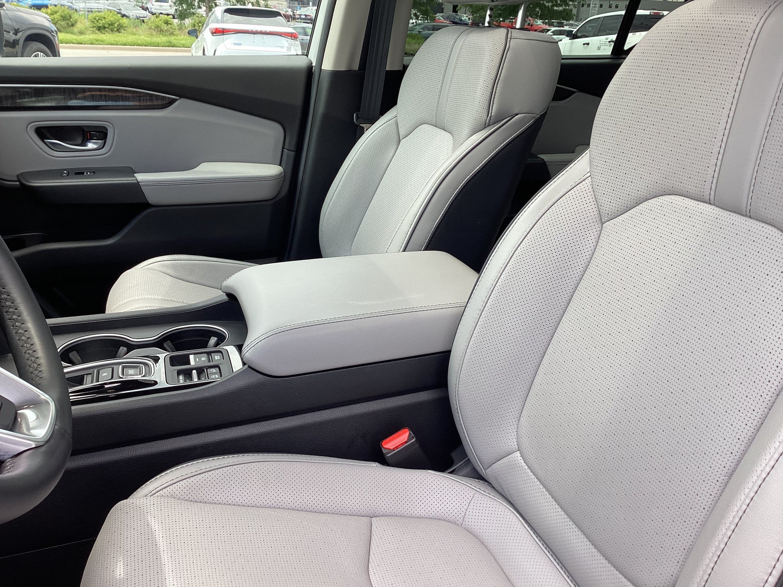 Used 2025 Honda Pilot Elite image 12