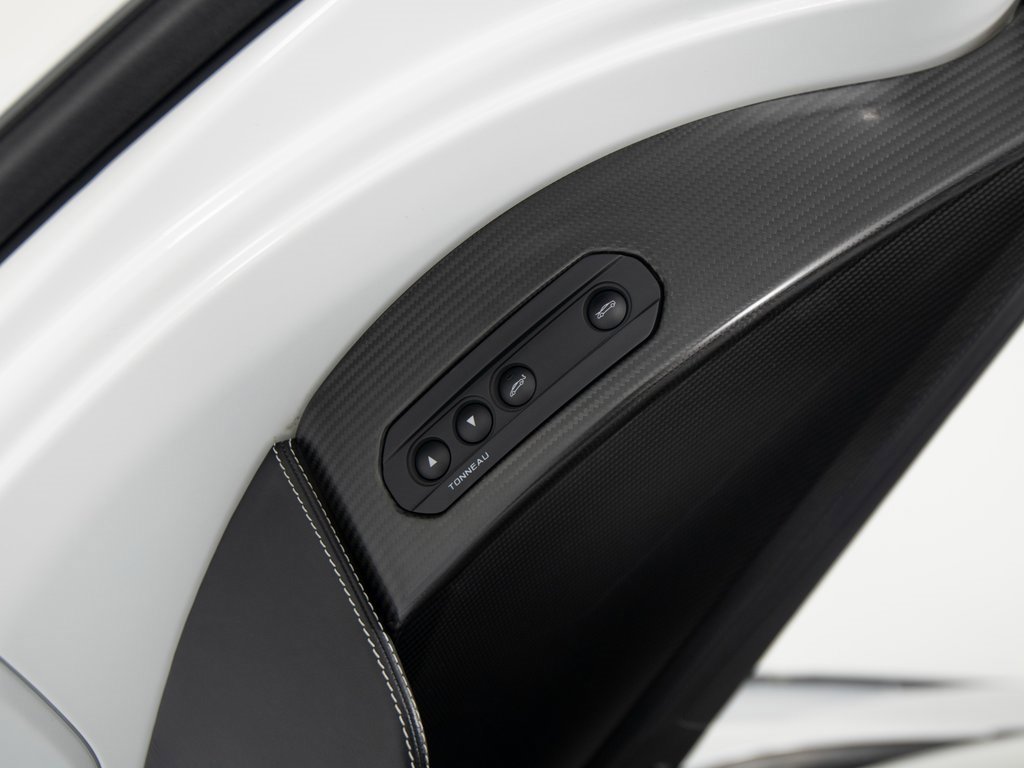 Used 2016 McLaren 675LT Spider image 12