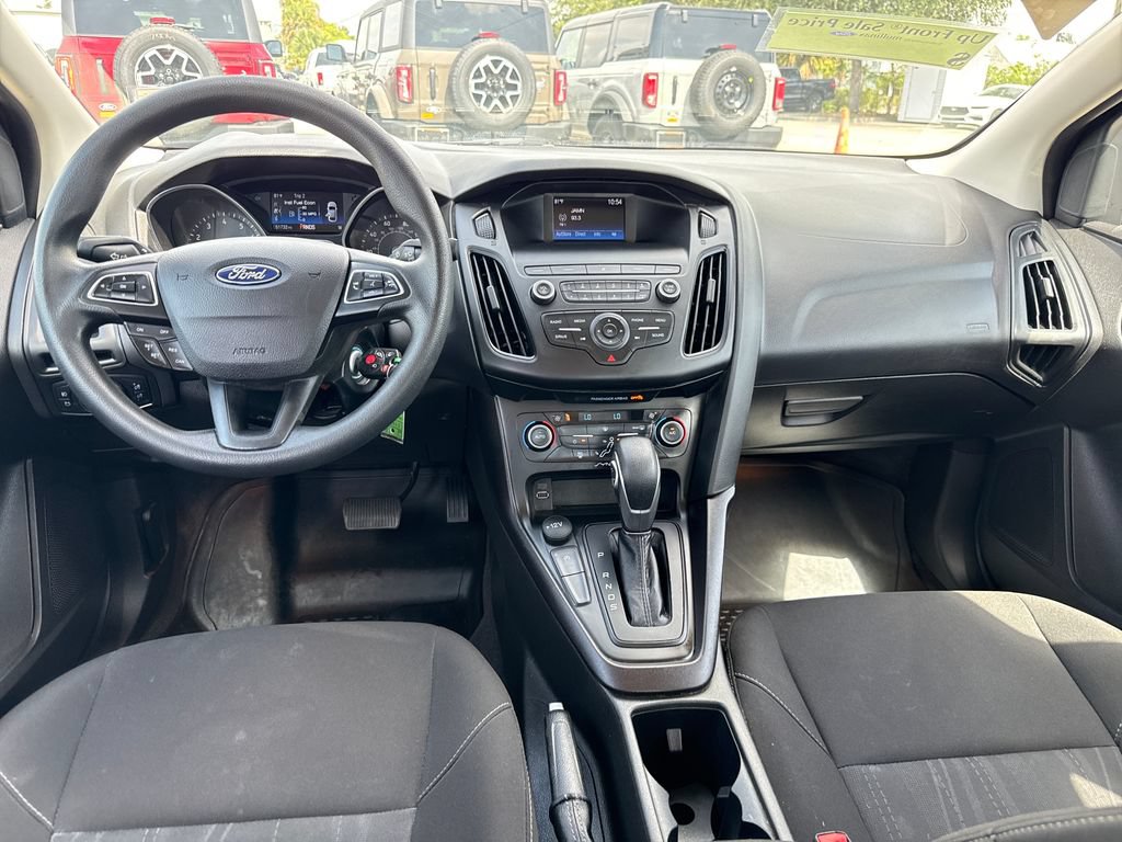 Certified 2018 Ford Focus SE w/ SE Appearance Package FWD image 6