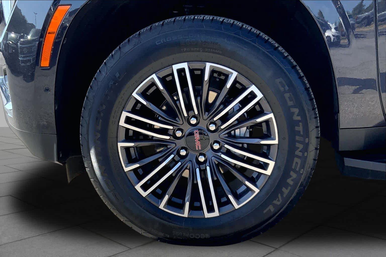 Used 2026 GMC Yukon Elevation RWD image 11