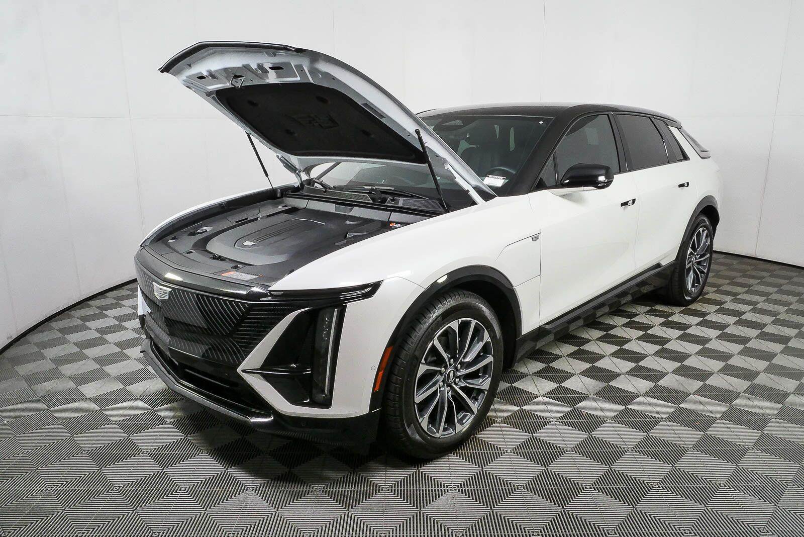 Used 2024 Cadillac Lyriq Luxury AWD/4WD image 33