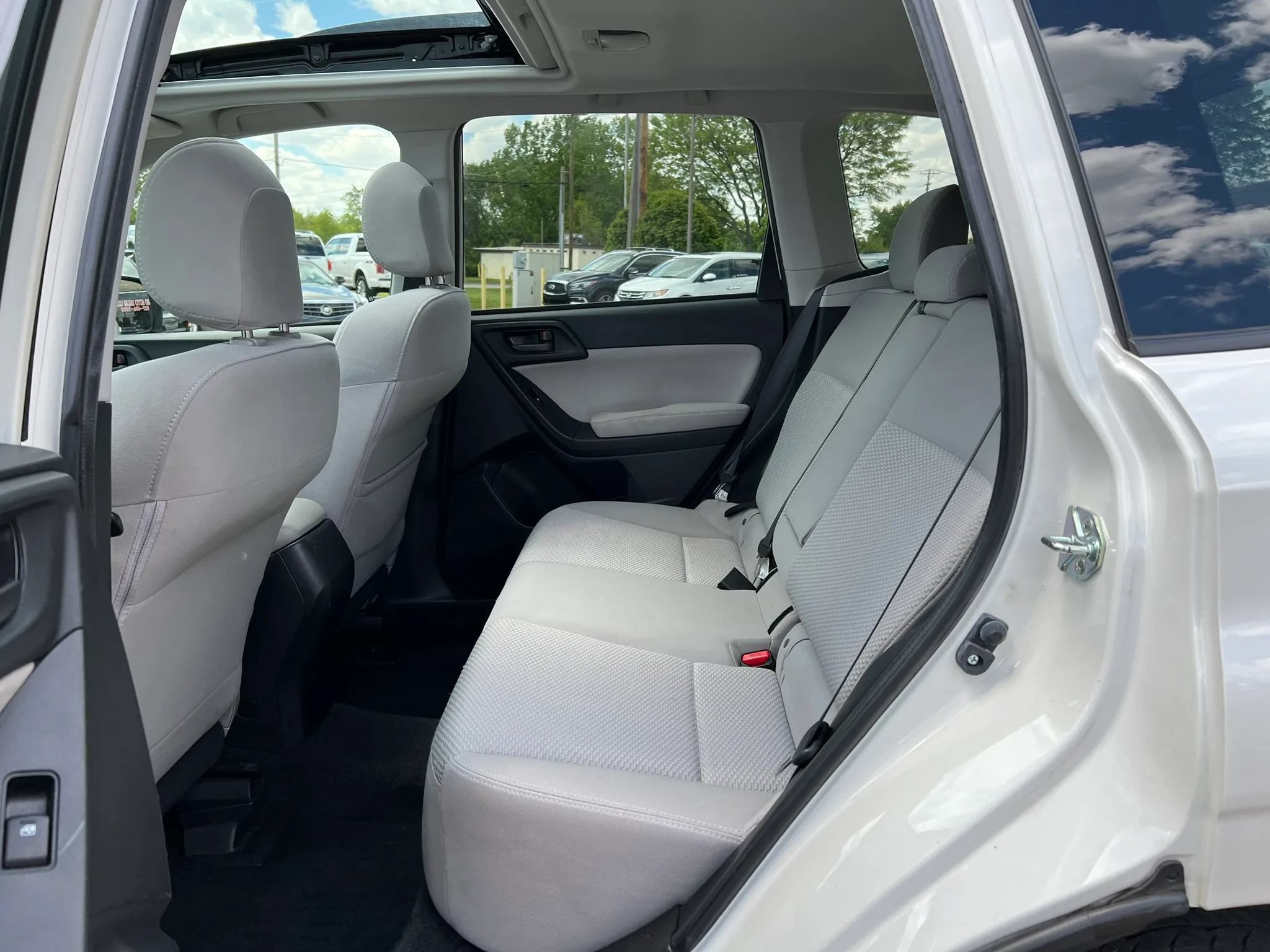 Used 2015 Subaru Forester 2.5i Premium w/ All-Weather Package AWD/4WD image 24