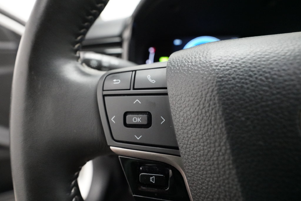 Used 2025 Toyota Camry SE FWD image 17