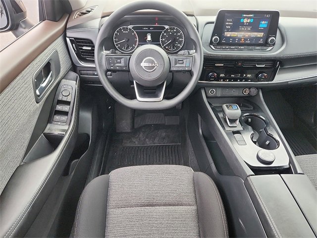 Used 2022 Nissan Rogue SV image 11