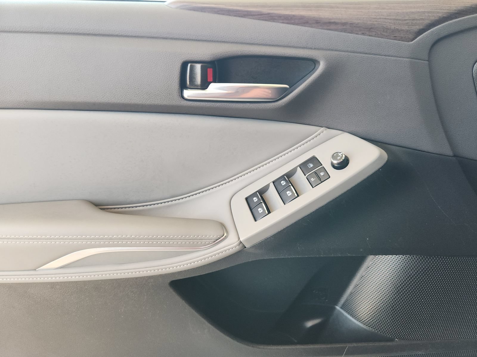 Used 2022 Toyota Avalon XLE FWD image 24