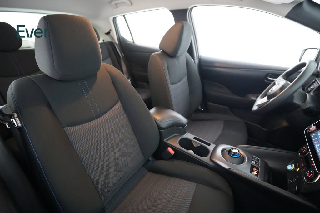 Used 2025 Nissan Leaf S FWD image 23