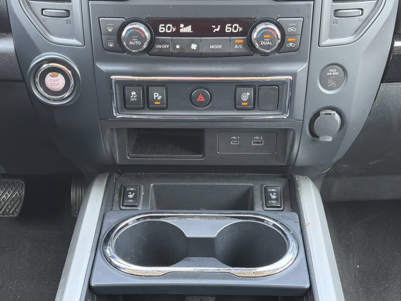 Used 2024 Nissan Titan SV w/ SV Convenience Package RWD image 4
