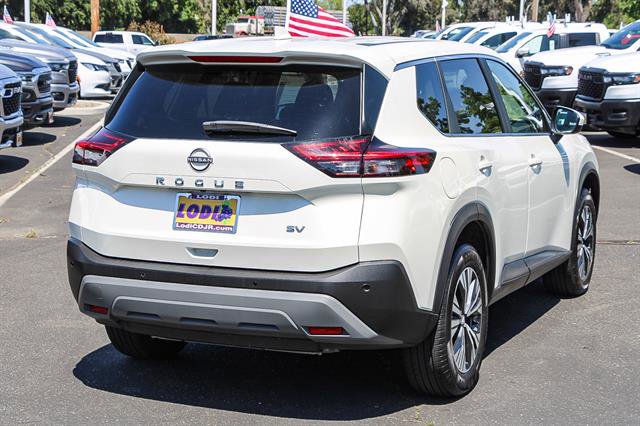 Used 2023 Nissan Rogue SV image 4