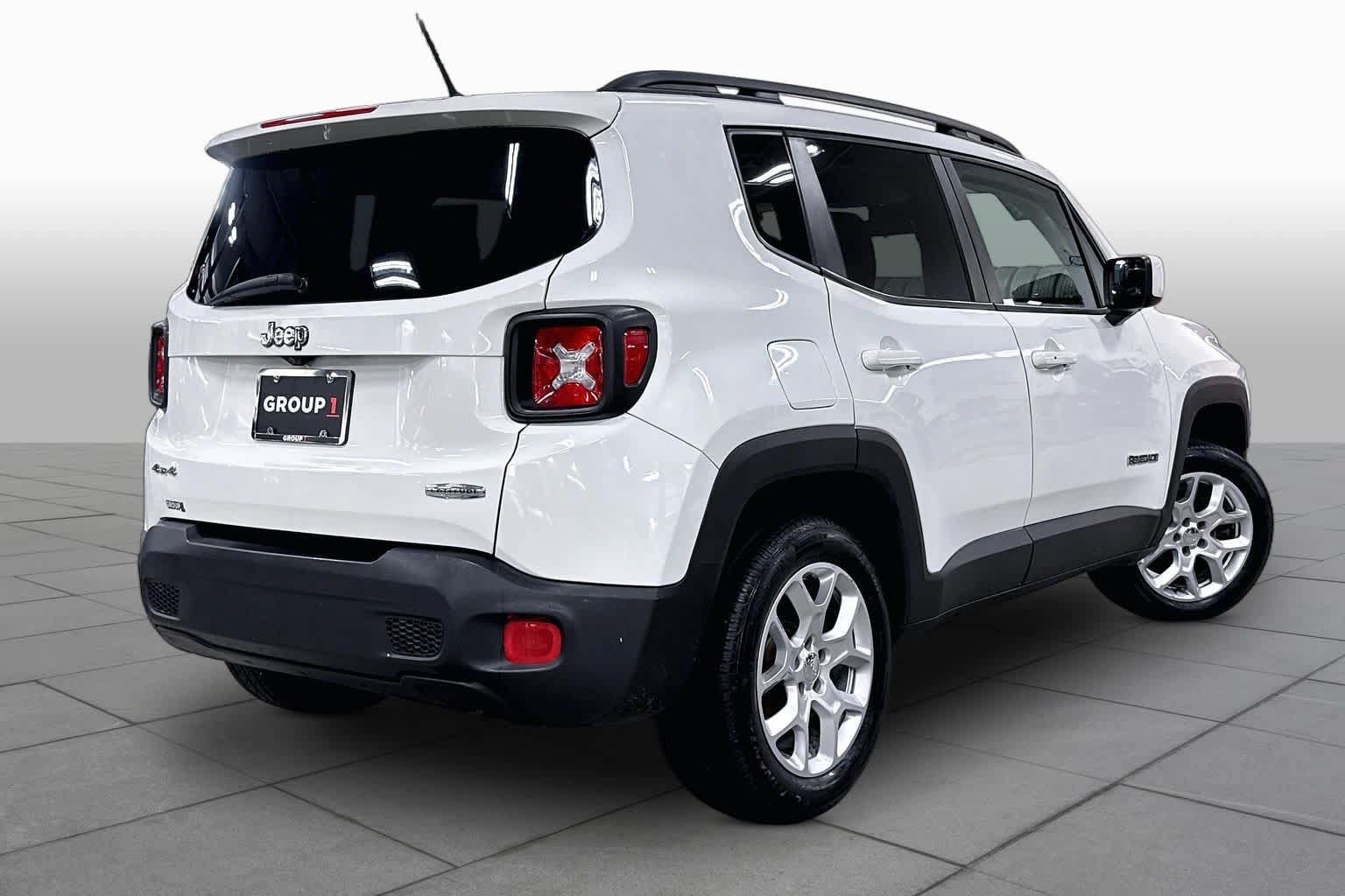 Used 2015 Jeep Renegade Latitude w/ Cold Weather Group II AWD/4WD image 13