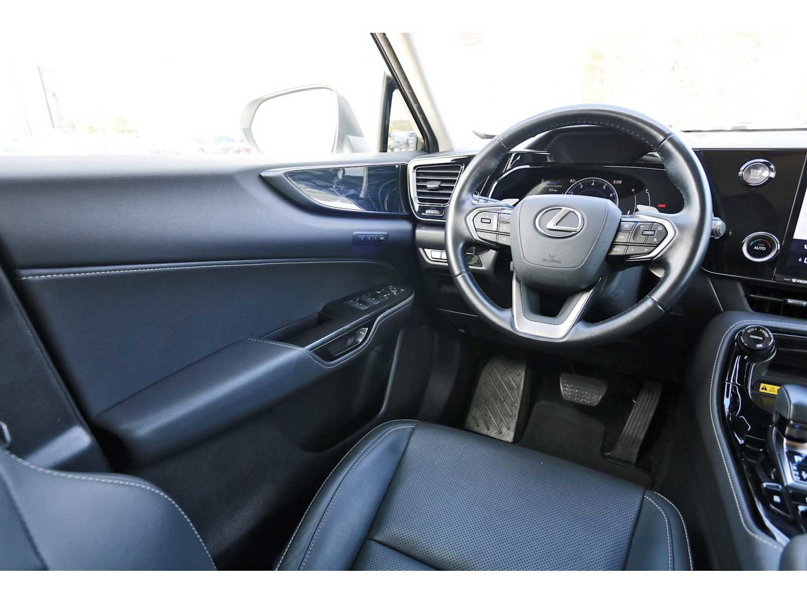 Used 2025 Lexus NX 250 Premium w/ Towing Package (2000 Lbs) image 6