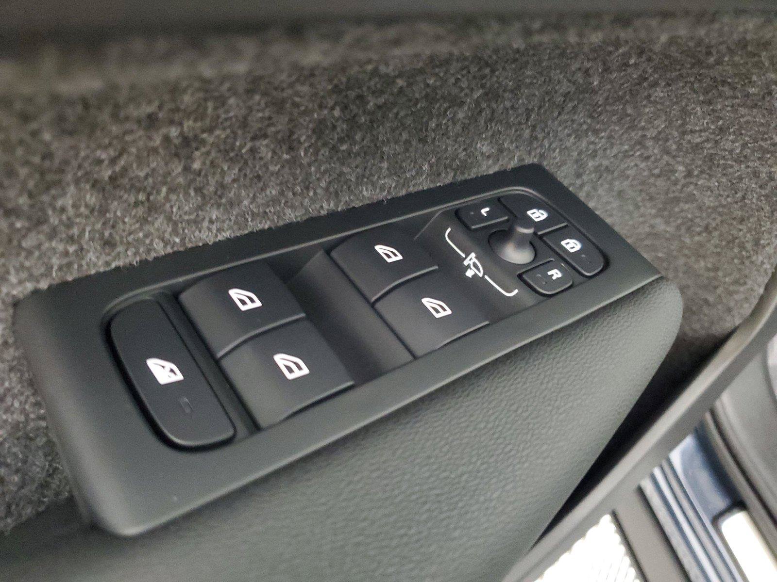 New 2026 Volvo XC40 B4 Core w/ Protection Package Premier FWD image 20