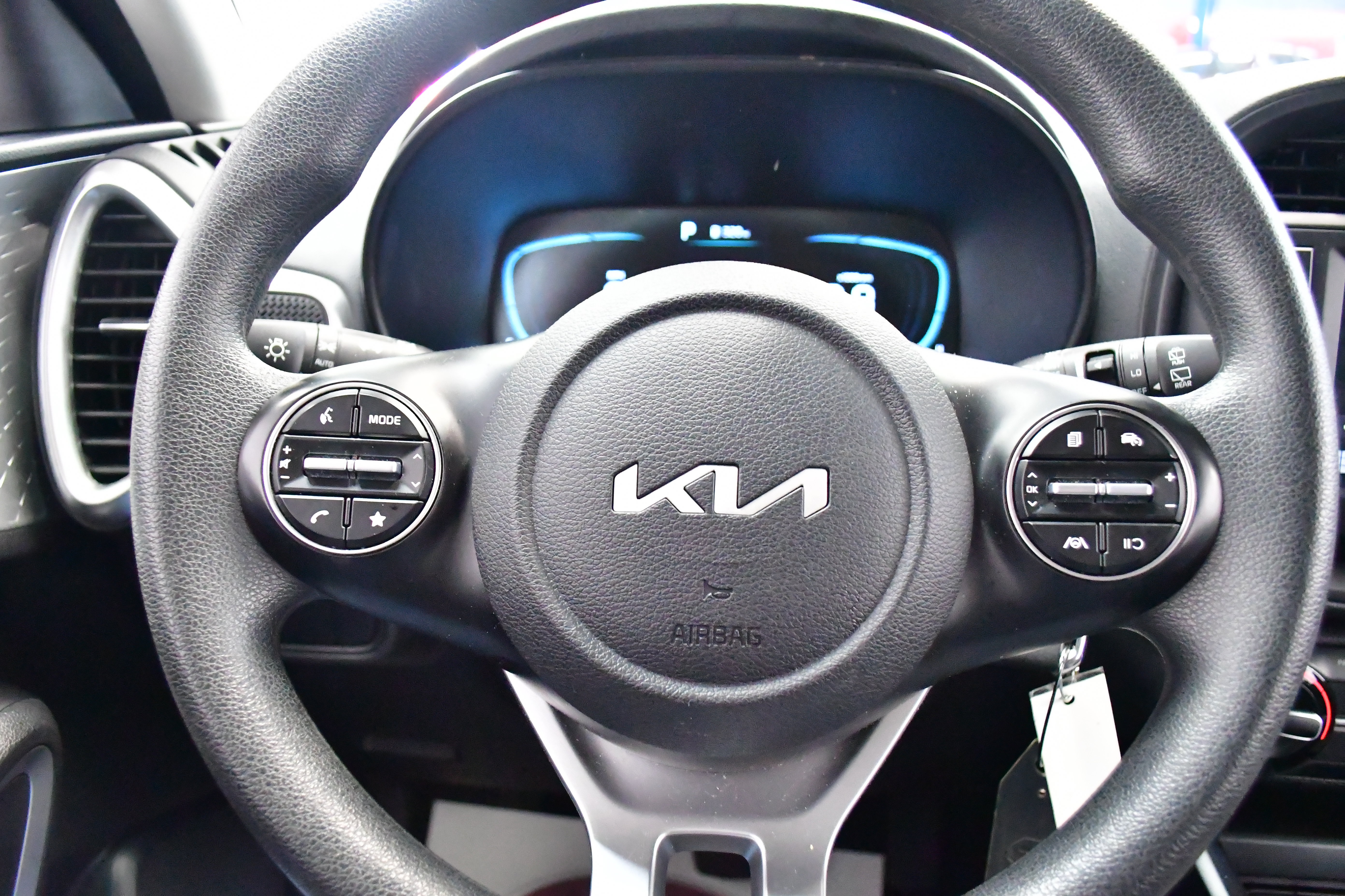 Used 2025 Kia Soul LX w/ LX Technology Package FWD image 19