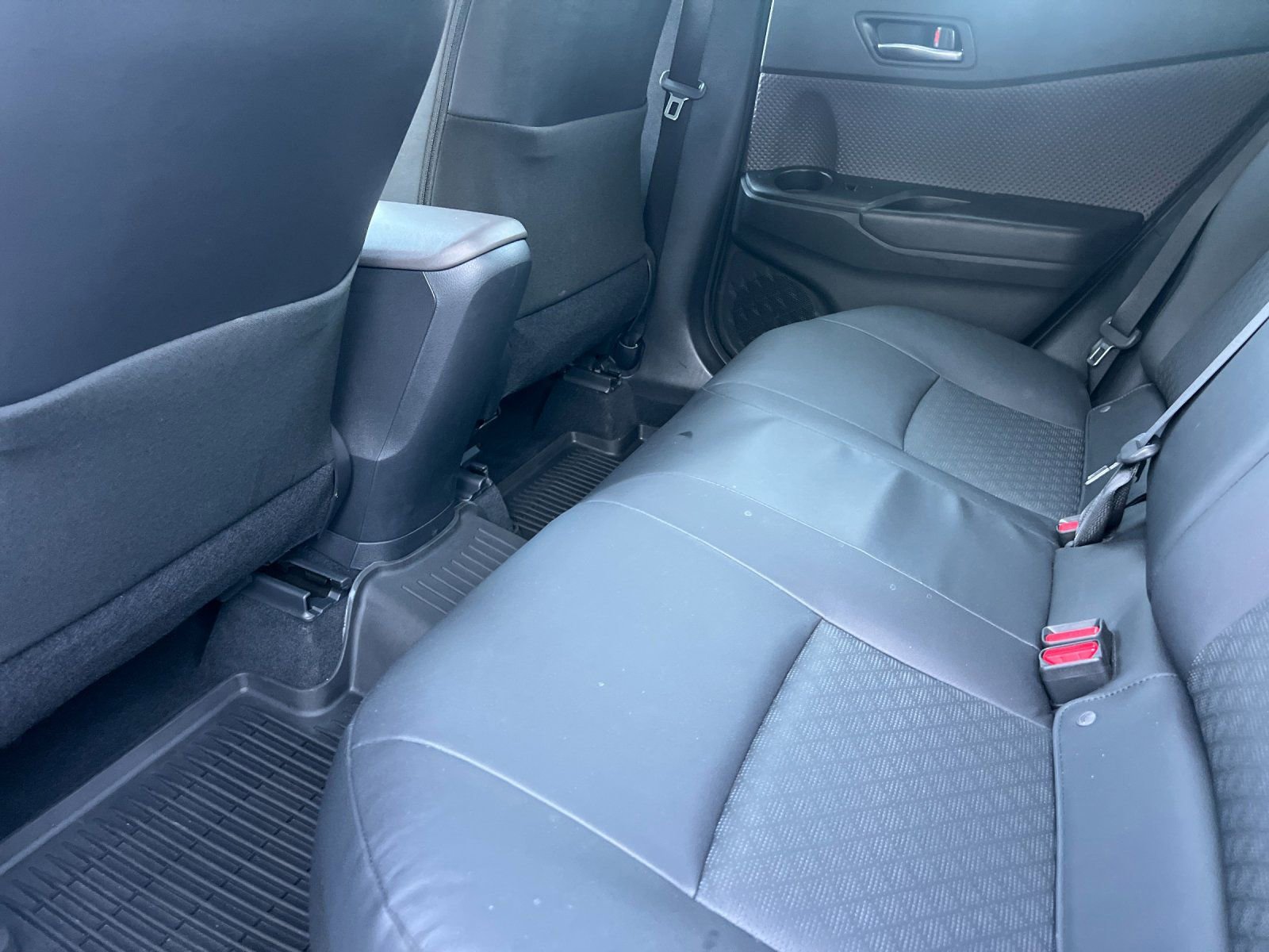 Used 2021 Toyota C-HR Limited image 12