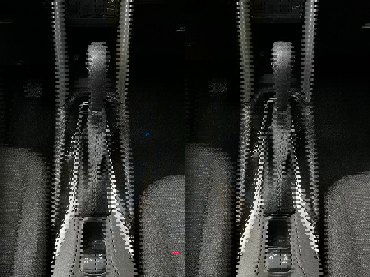 Used 2025 Toyota Corolla Cross LE image 23