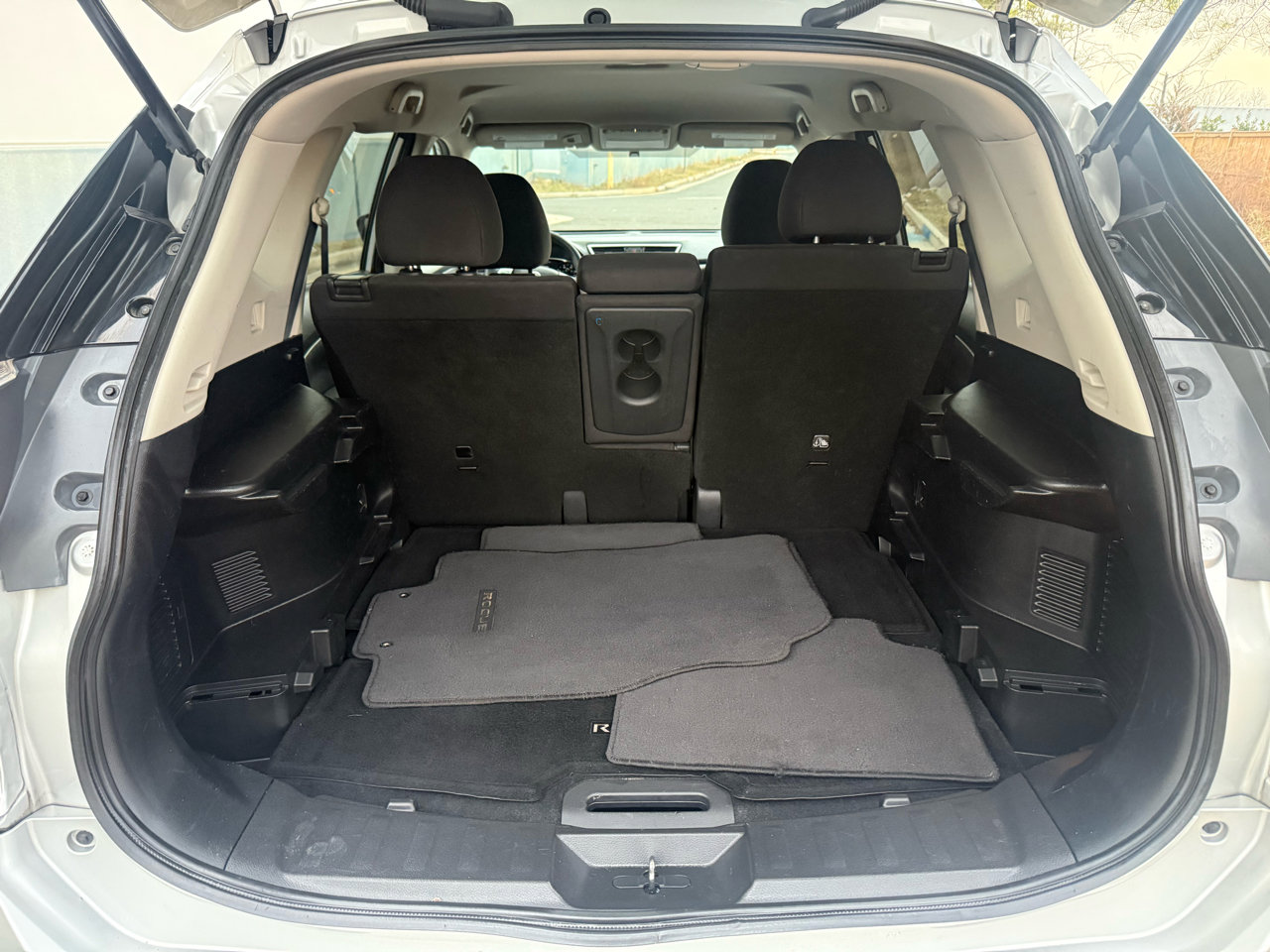 Used 2016 Nissan Rogue SV image 18