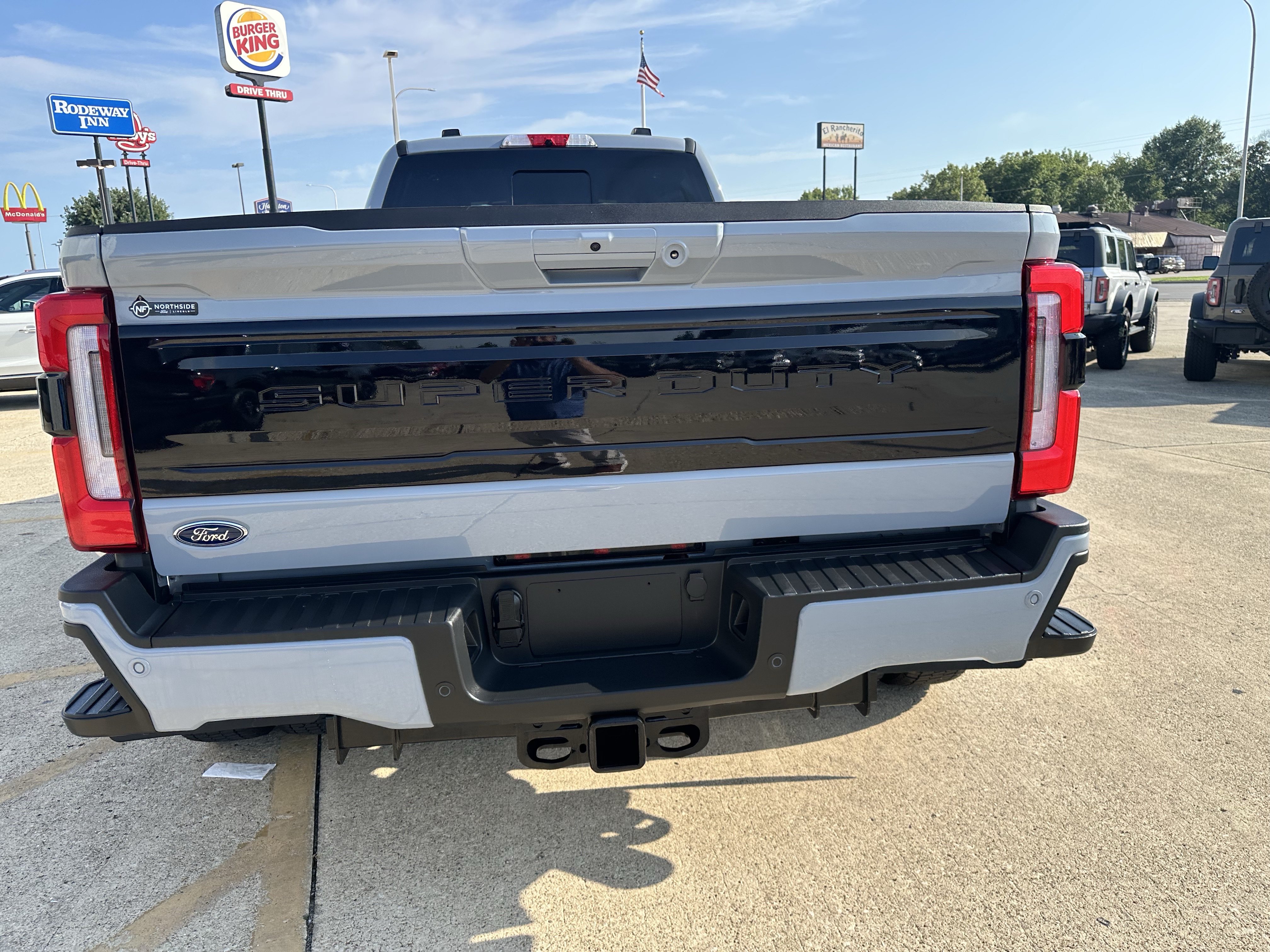Used 2026 Ford F450 Platinum w/ FX4 Off-Road Package AWD/4WD image 8