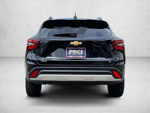 Used 2025 Chevrolet Trax LT FWD image 4