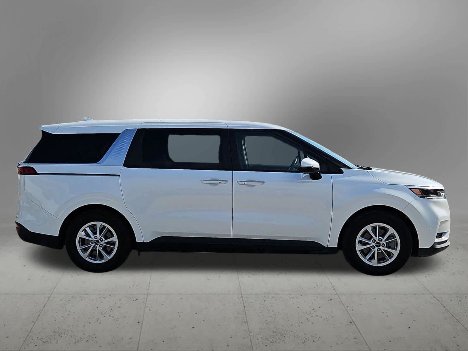 Used 2024 Kia Carnival LX FWD image 6
