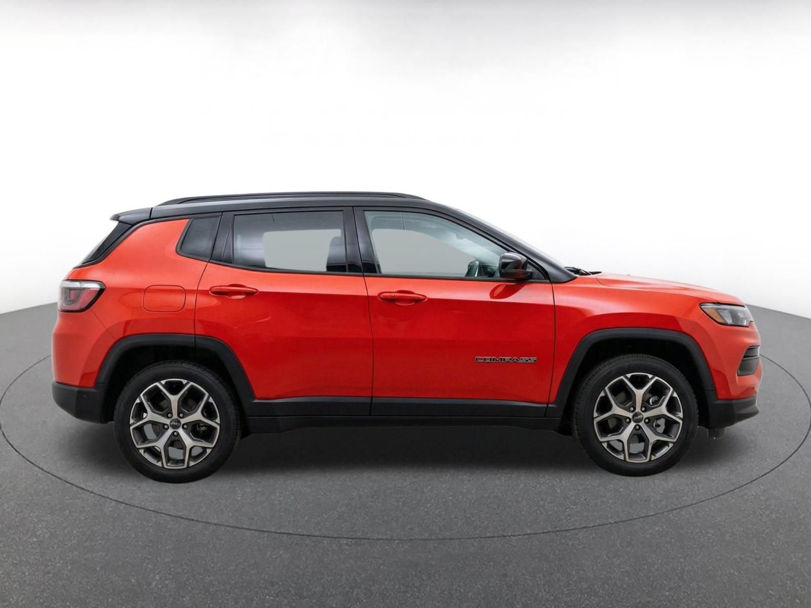 Used 2025 Jeep Compass Limited AWD/4WD image 9